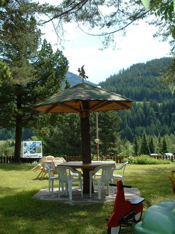 Hotel Montana Pozza di Fassa Exterior foto