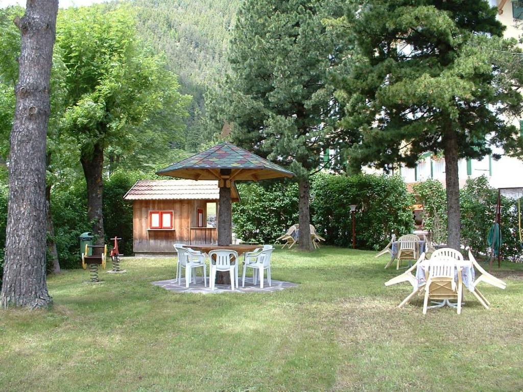 Hotel Montana Pozza di Fassa Exterior foto